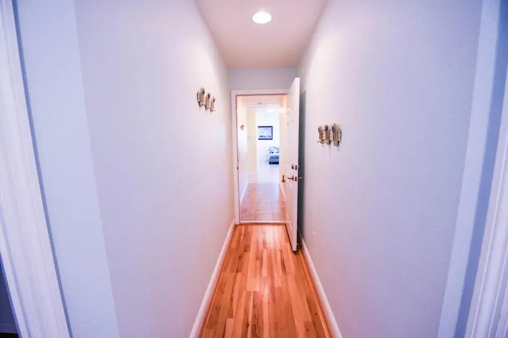 Room 9 of 25