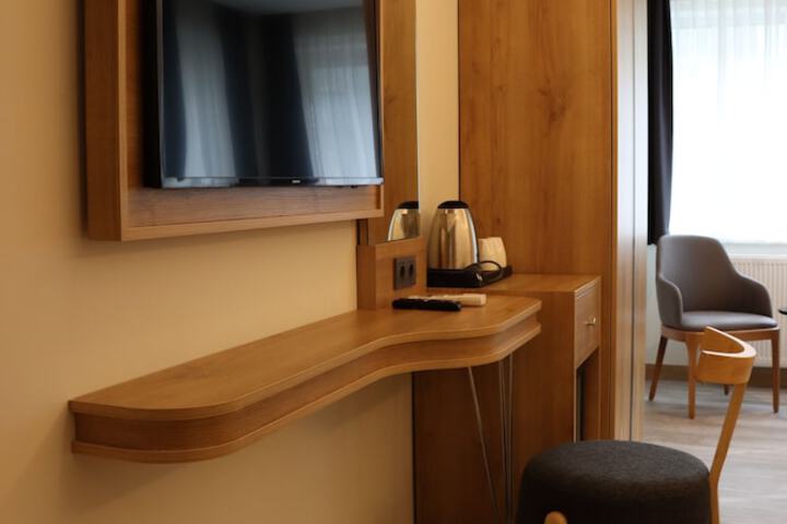 Room 11 of 32