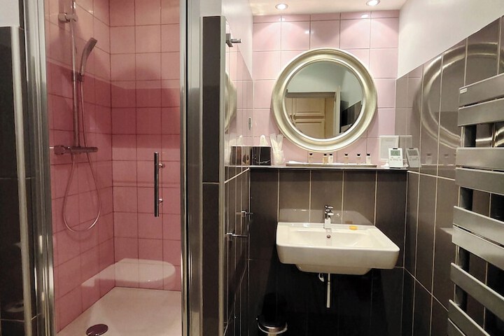Room 42 of 55