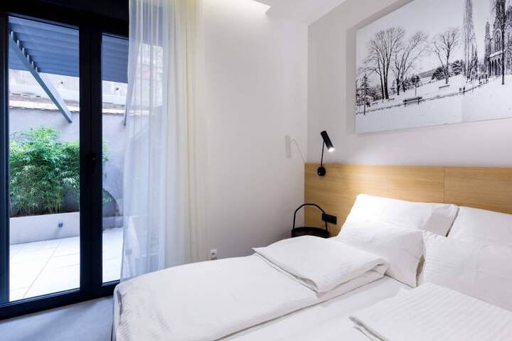 Room 2 of 45