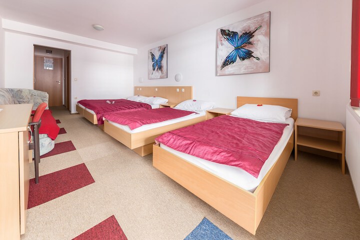 Room 10 of 125