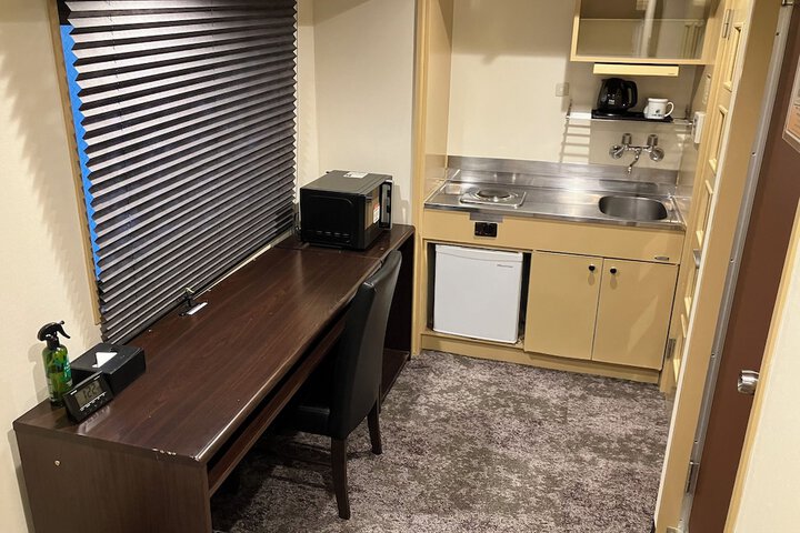 Room 7 of 18