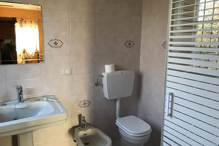 Room 7 of 18