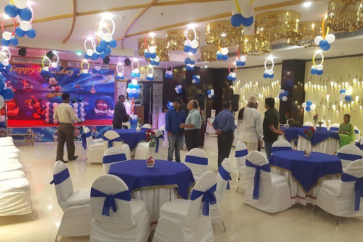 Ballroom/Hall 76 of 84