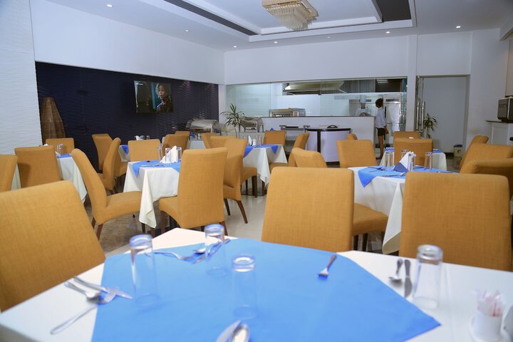 Dining 4 of 25