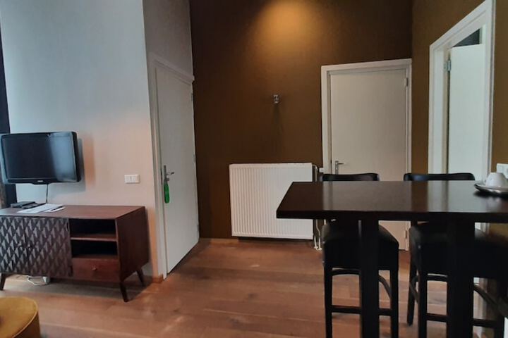 Room 30 of 49