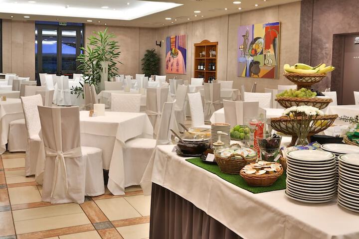 Dining 67 of 82