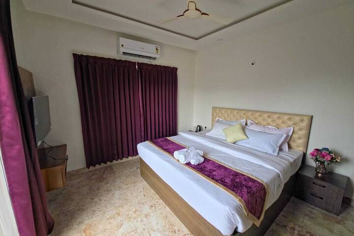 Room 4 of 28