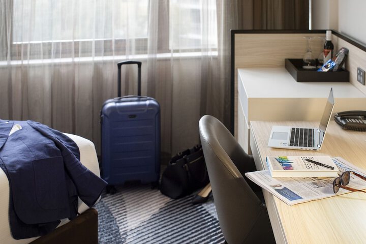 Room 4 of 108