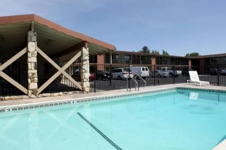 Pool 8 of 10