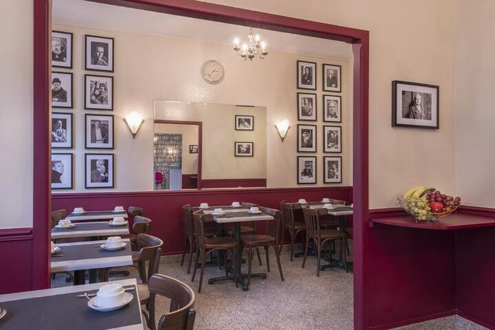 Breakfast area