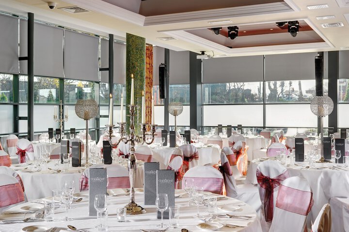 Ballroom/Hall 84 of 96