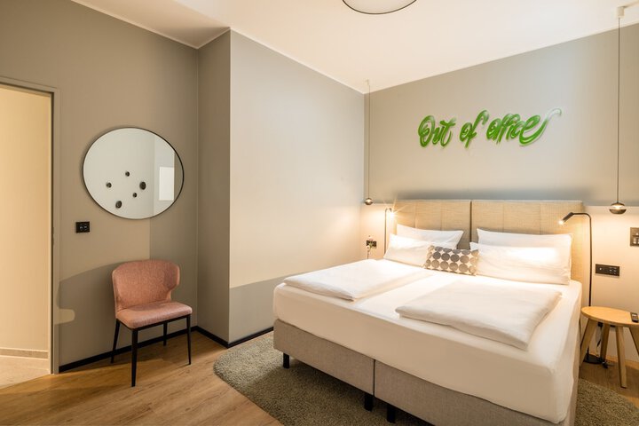 Room 31 of 103