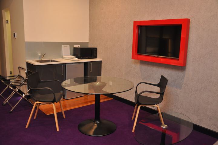 Room 23 of 106