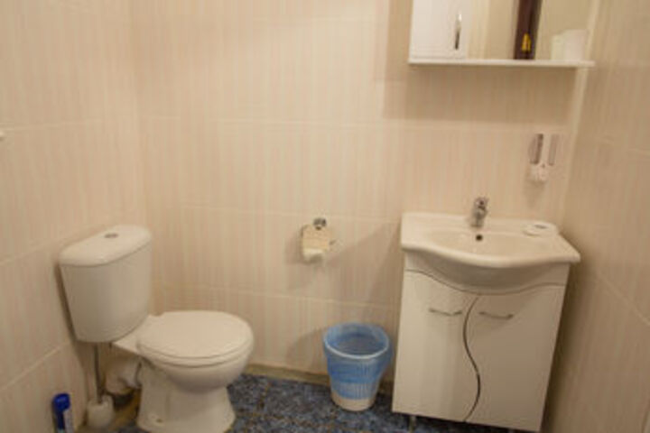 Room 8 of 80
