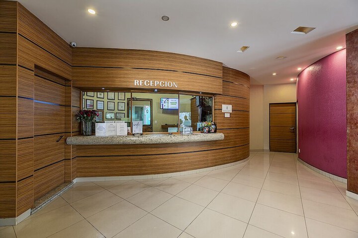 Check-in/check-out kiosk