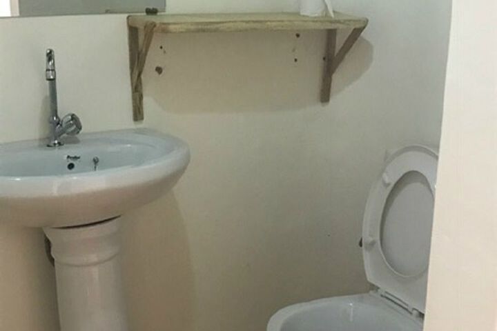 Room 6 of 33