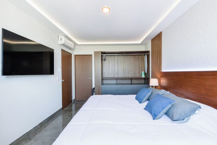 Room 10 of 233
