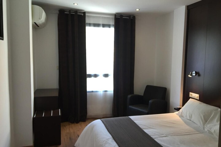 Room 7 of 27