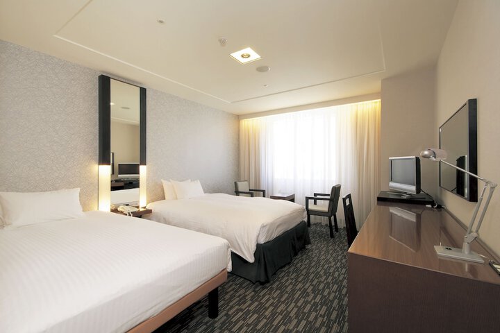 Room 4 of 172