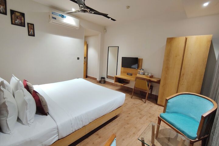 Room 28 of 49