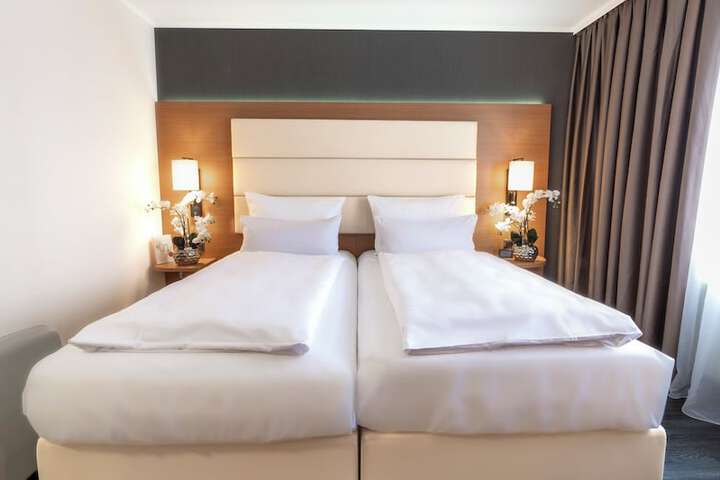 Room 28 of 71