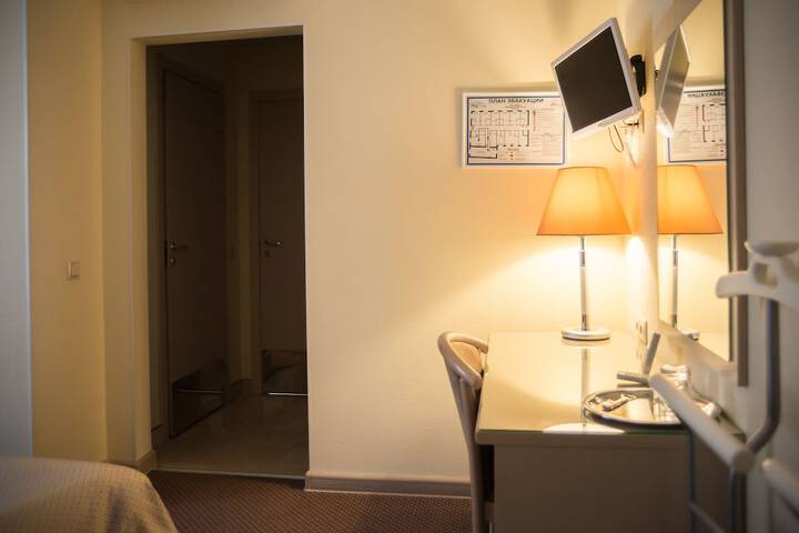 Room 16 of 42