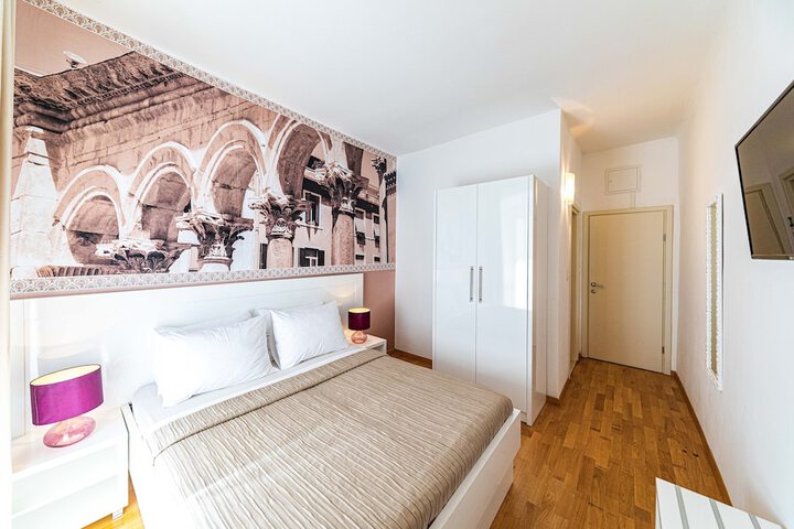 Room 16 of 44