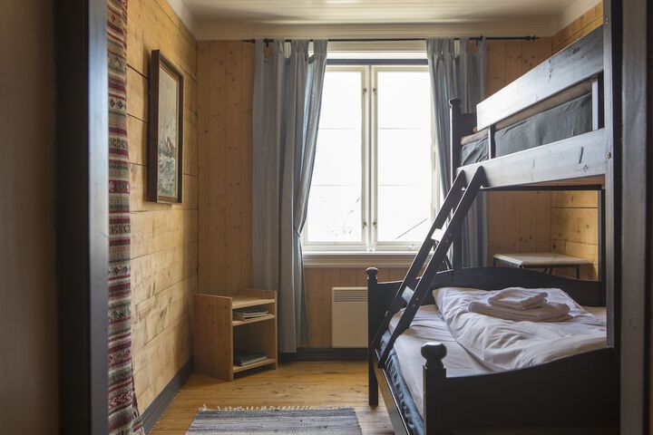 Room 9 of 142