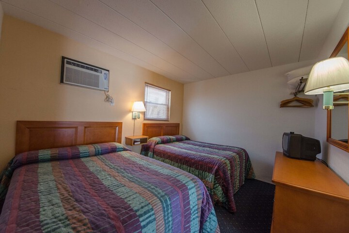 Room 8 of 25