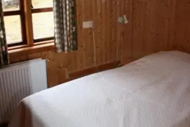 Room 2 of 10
