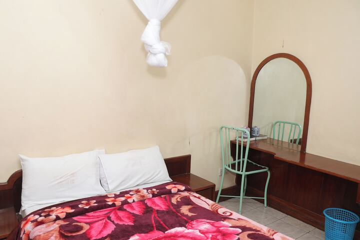 Room 10 of 18
