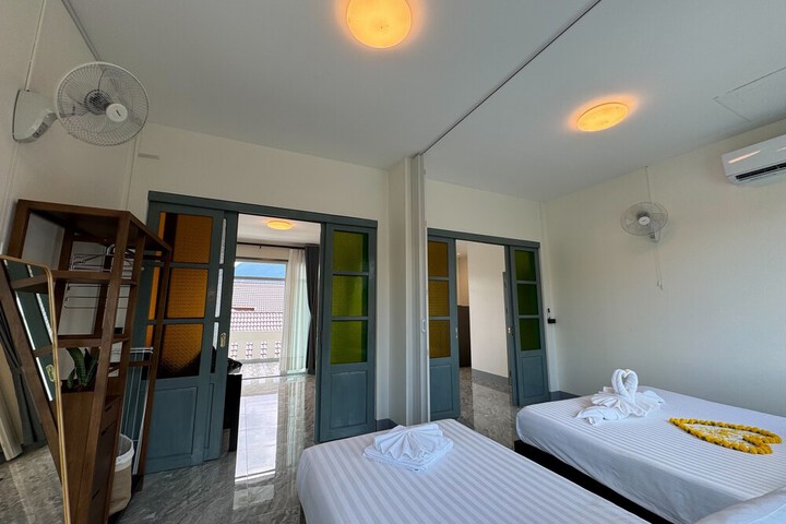 Room 80 of 272