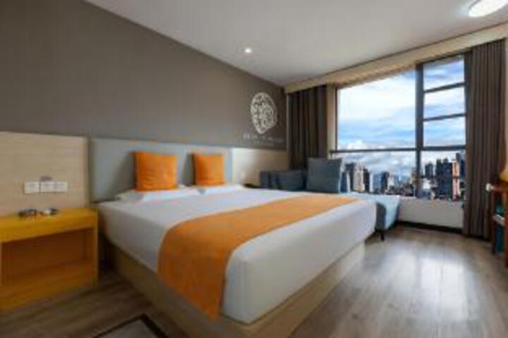 Room 9 of 11