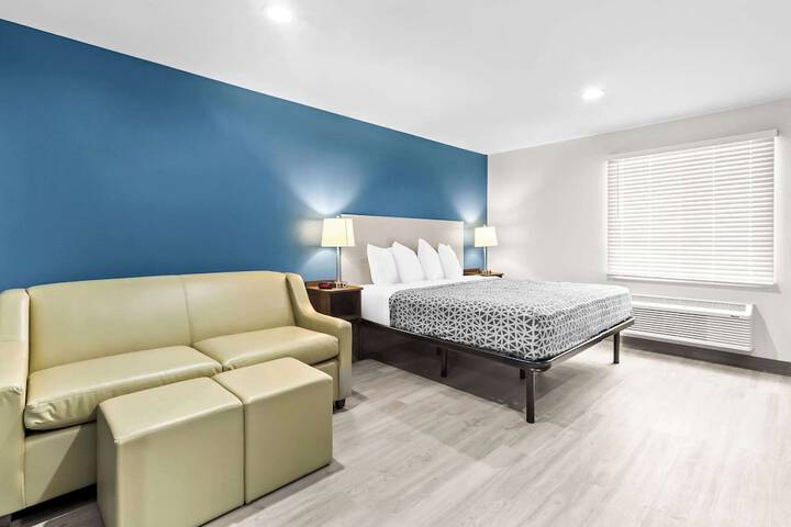Room 8 of 35