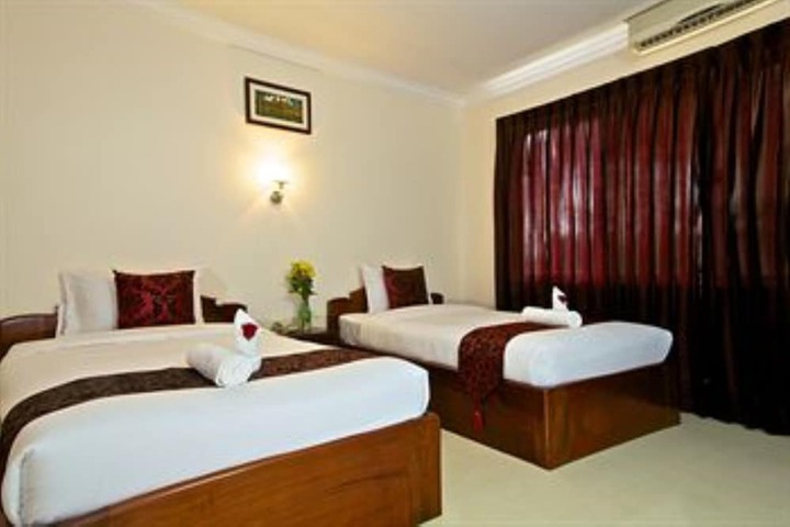 Room 7 of 32