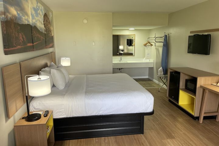 1 King Bed Accessible (11 of 39)