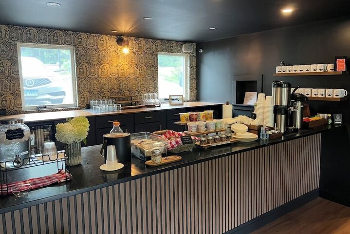 Breakfast/Coffee Service 24 of 39
