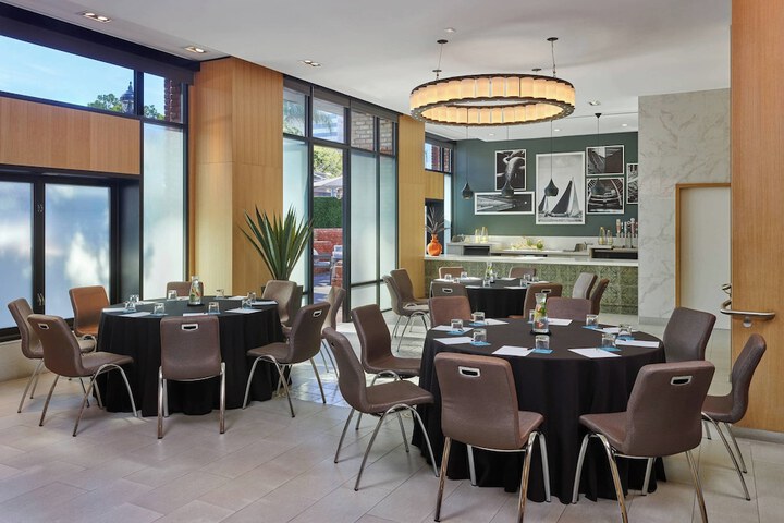 Meeting facility