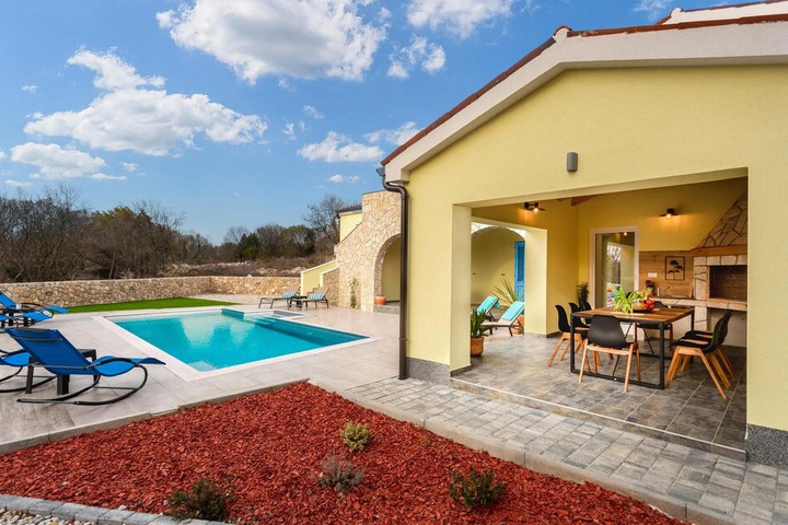 Pool 15 of 27