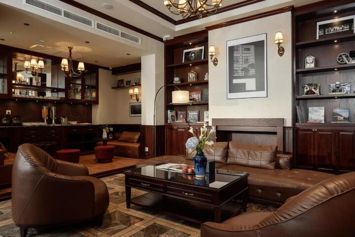 Hotel Lobby