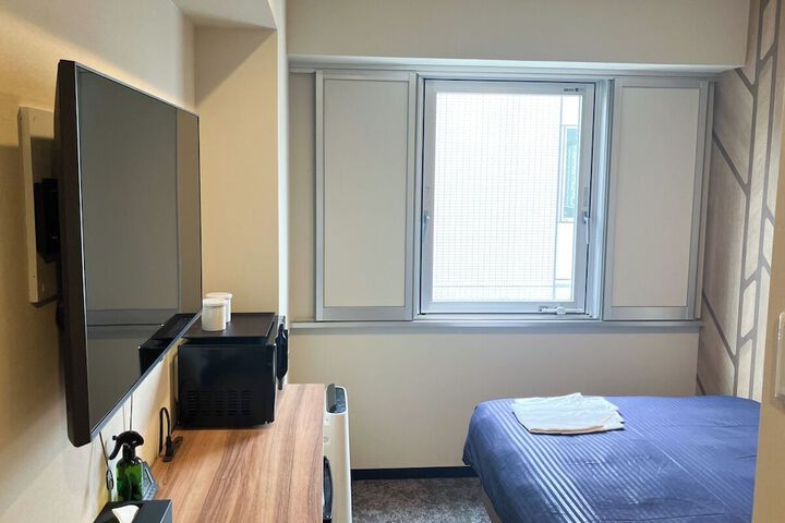 Room 5 of 18