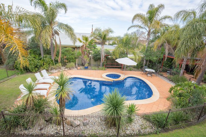 Pool 40 of 49