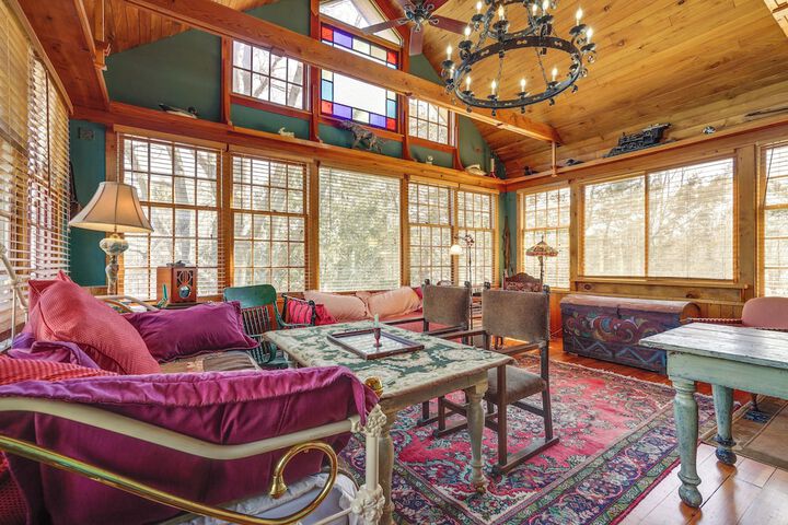 Lake Pepin Getaway w / Pond Walk to Restaurants!