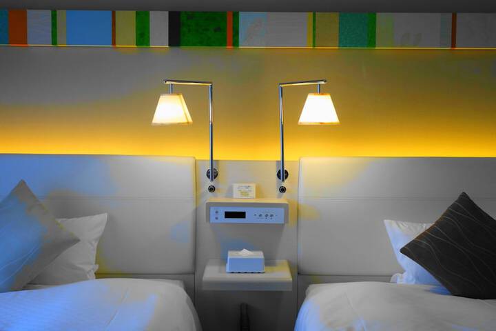 Room 13 of 90