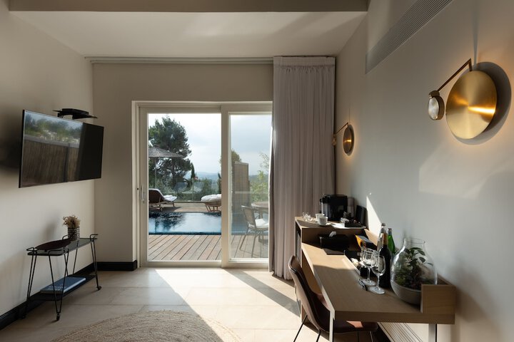 Room 17 of 115