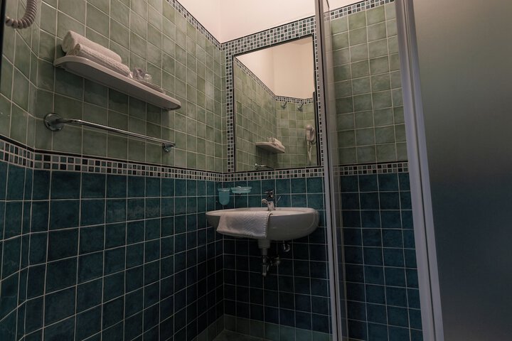 Room 20 of 42