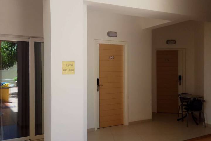 Room 32 of 80