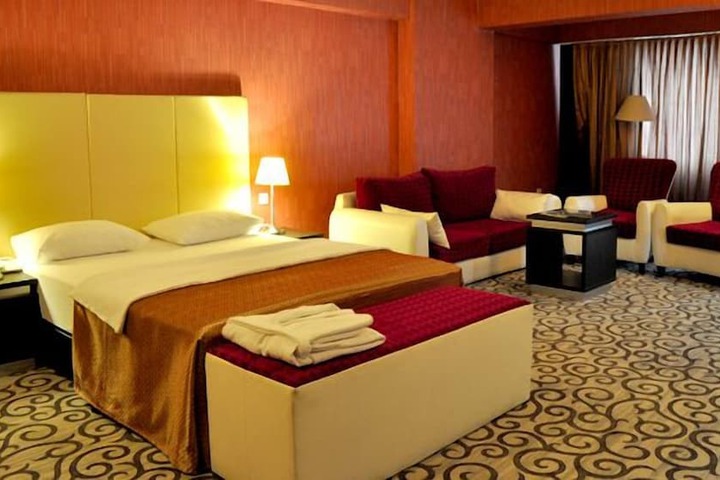 Room 8 of 43