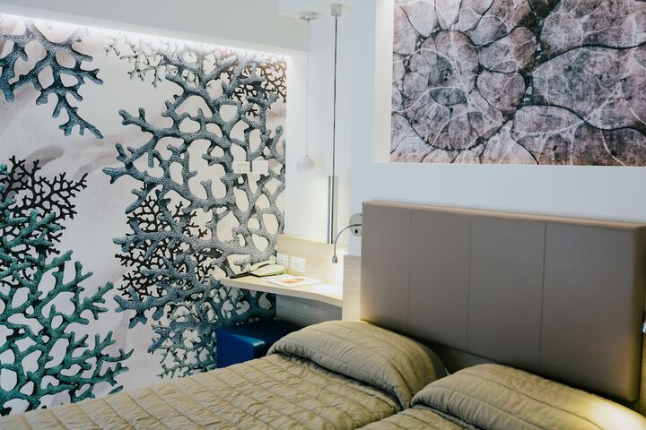 Room 16 of 48
